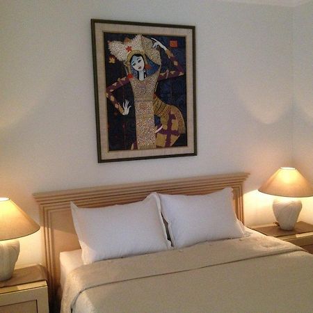 Topaz Guest House Джакарта Екстериор снимка