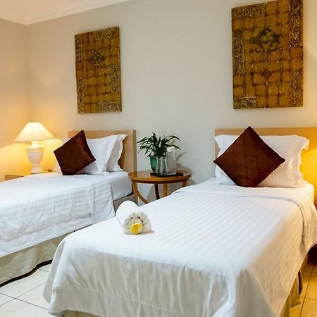 Topaz Guest House Джакарта Екстериор снимка